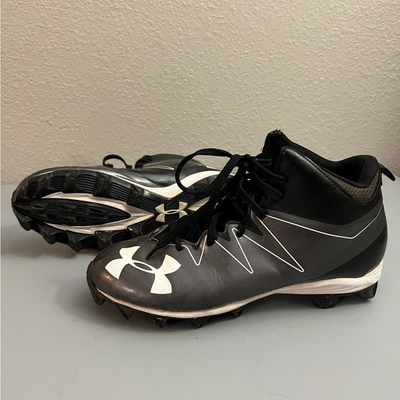 Under Armour Men’s Black and White Sports Cleats size 9 - Picture 1 of 14